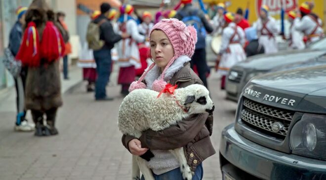 Romanya Paskalya’yı kutlarken, birçok yerde kuzu pazarları açıldı.