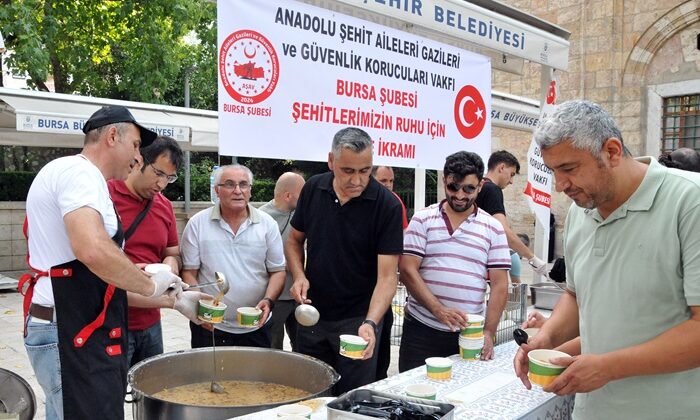 Anadolu Şehit Ailelerinden Aşure İkramı