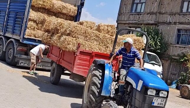 Bilecik’te Yangından Etkilenen Köylere Saman Balyası Desteği