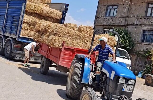Bilecik’te Yangından Etkilenen Köylere Saman Balyası Desteği