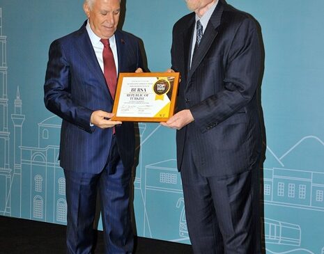 Bursa TOP7 Sertifikası  ICF Yöneticisi John G. Jung tarafından Mustafa Bozbey’e verildi