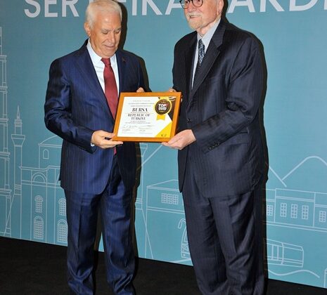 Bursa TOP7 Sertifikası  ICF Yöneticisi John G. Jung tarafından Mustafa Bozbey’e verildi
