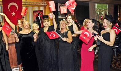 Türk Anneler Derneği TAD Cumhuriyeti coşku içinde kutladı
