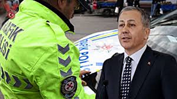 Trafikte Hız Sınırını Aşanın Ehliyeti Alınacak