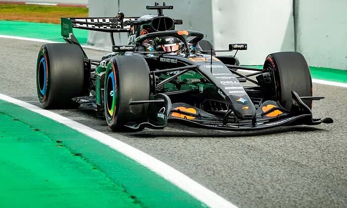 Barselona F1 test sürüşü Lewis Hamilton Ferrari adına en hızlı zamanı elde etti