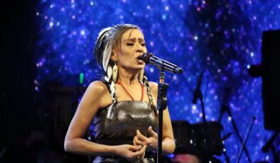 Yıldız Tilbe ve Derya Bedavacı Bursalılara unutulmaz bir müzik dolu gecesi yaşattı