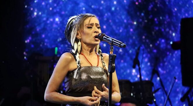 Yıldız Tilbe ve Derya Bedavacı Bursalılara unutulmaz bir müzik dolu gecesi yaşattı