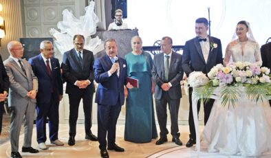 Bursa’da muhteşem nikâh töreni ! Siyaset ve Spor dünyasının önemli isimleri bu düğünde buluştu