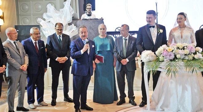 Bursa’da muhteşem nikâh töreni ! Siyaset ve Spor dünyasının önemli isimleri bu düğünde buluştu