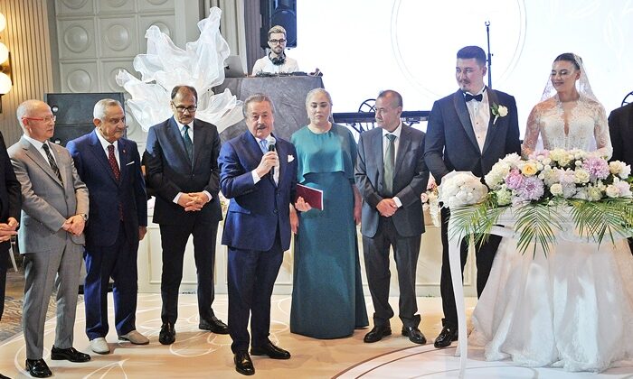 Bursa’da muhteşem nikâh töreni ! Siyaset ve Spor dünyasının önemli isimleri bu düğünde buluştu
