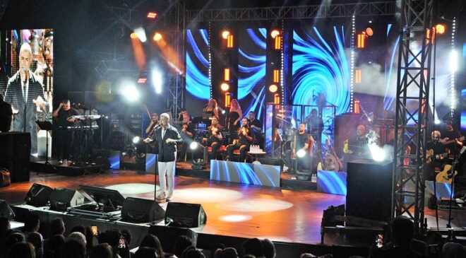 64.Bursa Festivali, Sanatçı Özcan Deniz’in Konseriyle Final Yaptı