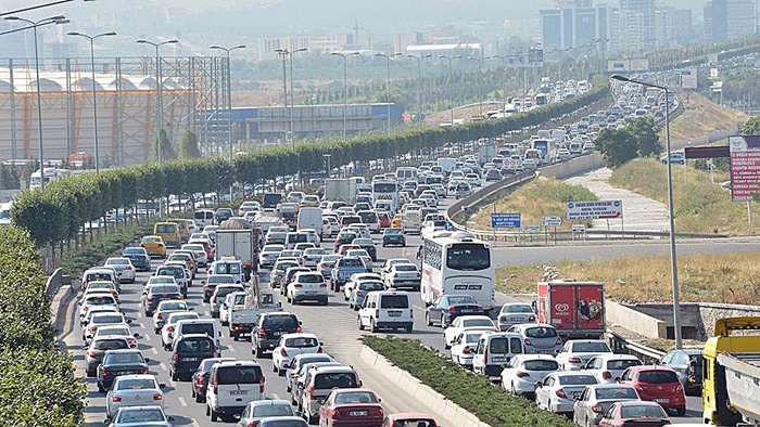 TÜRKİYE’DE GENEL TRAFİK SORUNU NEDENLERİ, SONUÇLARI VE ÇÖZÜM ÖNERİLERİ