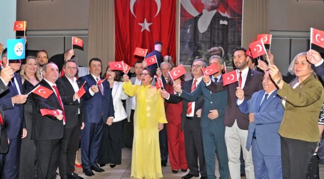 Bursa’da Mestanlı Derneği’nden görkemli Cumhuriyet balosundan anlamlı mesaj