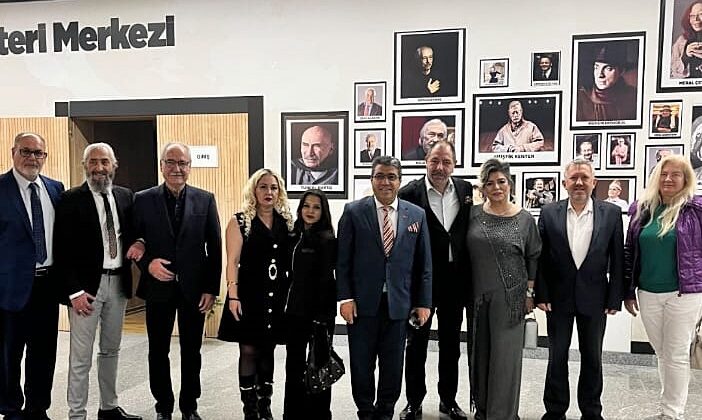 “Gençlik Başımda Duman” Oyunu Seyirciyle Buluştu