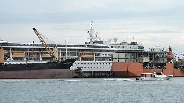 Ömür boyu cruise yolculuğuna çıkan 200 yolcu mahsur kaldı